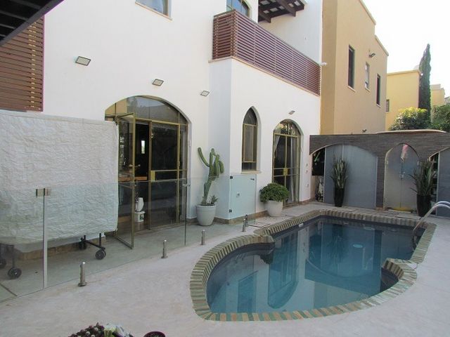 דו משפחתי, אורנית