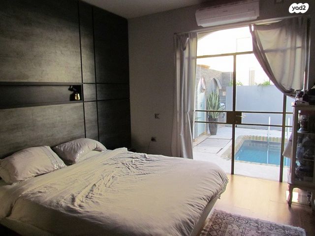 דו משפחתי, אורנית