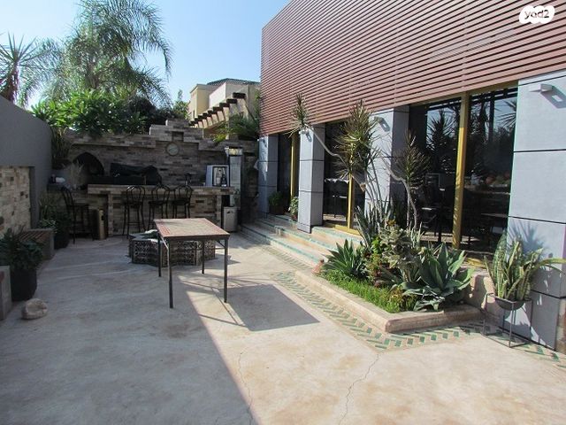 דו משפחתי, אורנית