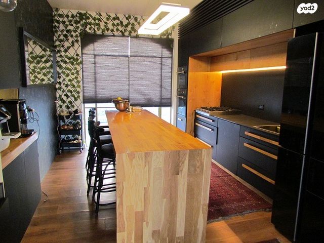 דו משפחתי, אורנית