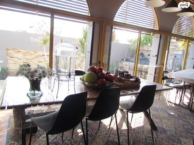 דו משפחתי, אורנית