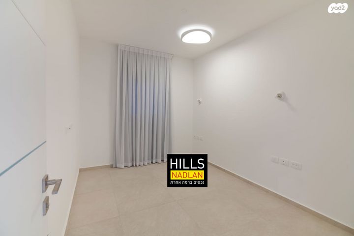 דירה, אריק איינשטיין, הרצליה