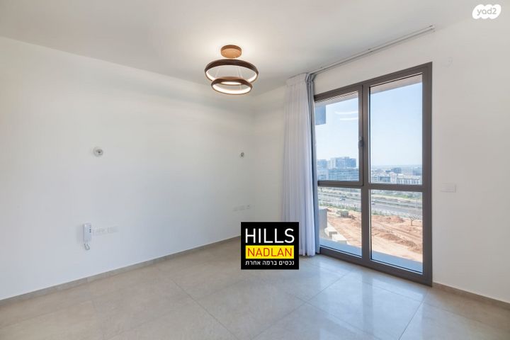 דירה, אריק איינשטיין, הרצליה