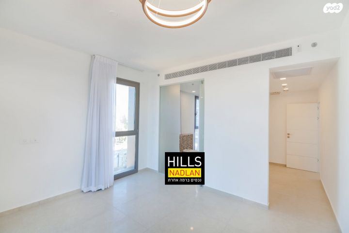 דירה, אריק איינשטיין, הרצליה