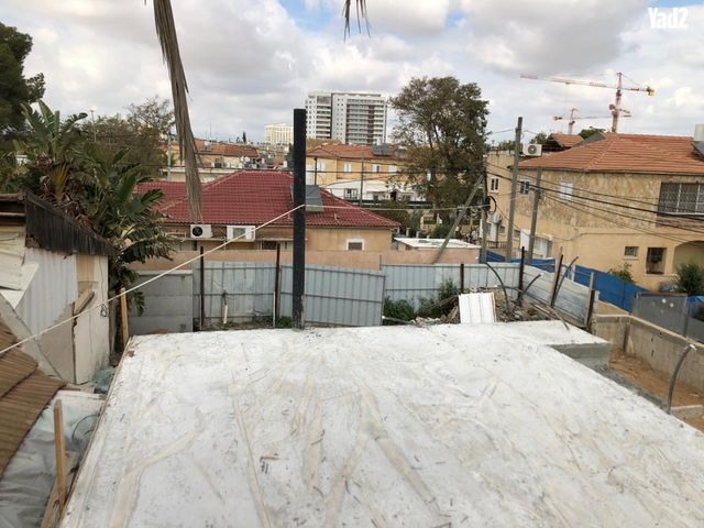 מגרשים