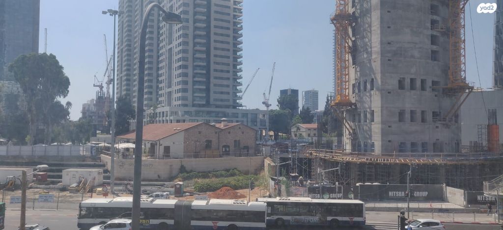 דרך מנחם בגין 112