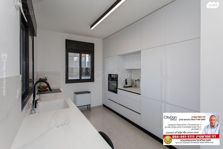 גג/ פנטהאוז, יהורם גאון, גבעת זמר, חיפה