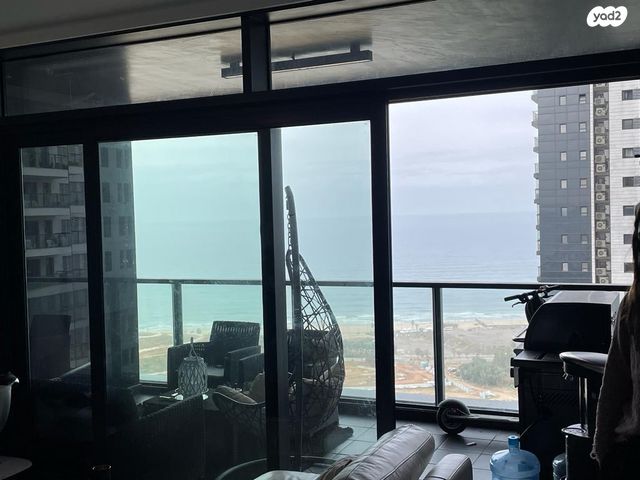 דירה, אריק איינשטיין, דרום חדש, פארק הים, בת ים