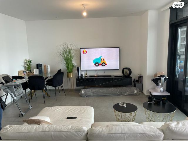 דירה, אריק איינשטיין, דרום חדש, פארק הים, בת ים