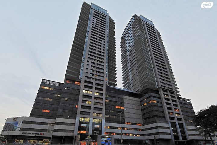 שדרות ירושלים 18