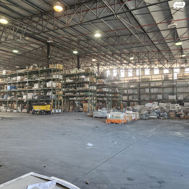 מבני תעשיה, נשר