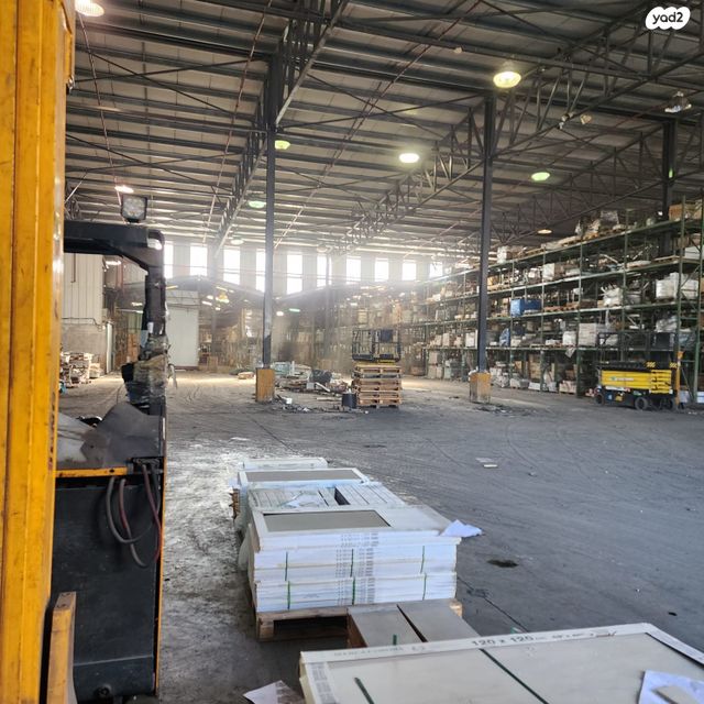 מבני תעשיה, נשר