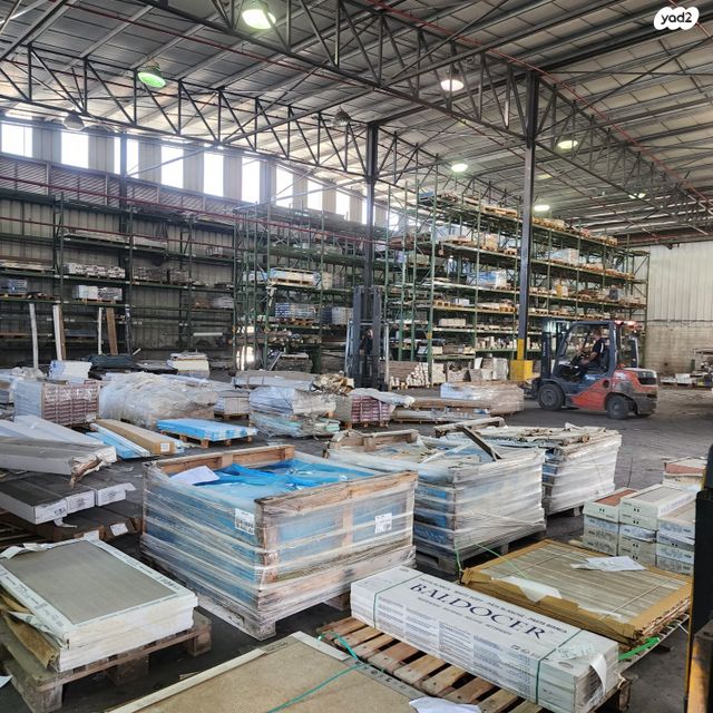 מבני תעשיה, נשר