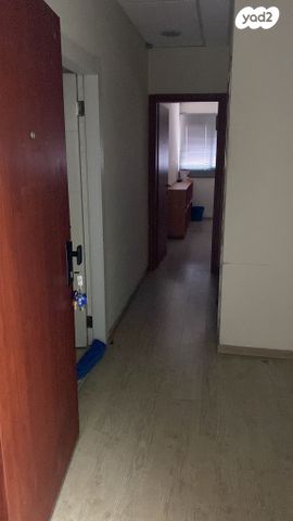 משרדים, נשר