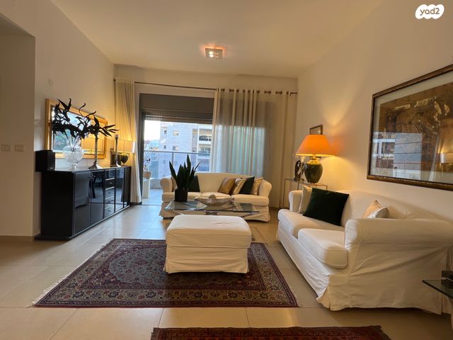 דירה, דובה ויצחק שיינפיין, כפר סבא