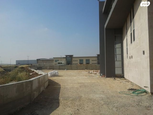 מחסנים, אזור תעשיה א, חולון