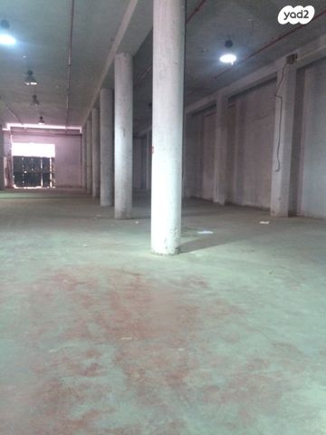 מחסנים, אזור תעשיה א, חולון