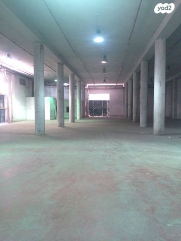 מחסנים, אזור תעשיה א, חולון