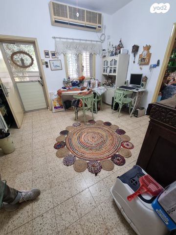 מגרשים, אבן יהודה