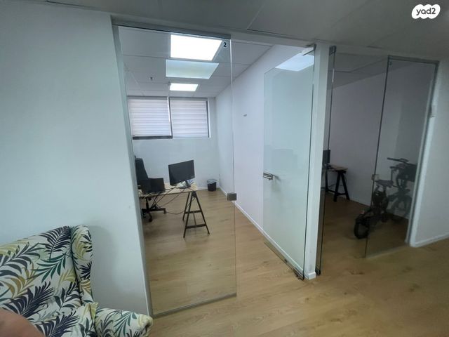 משרדים, דרך השלום, נחלת יצחק, תל אביב יפו