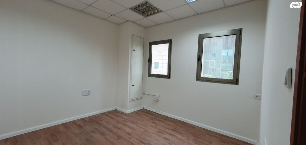 משרדים, חיים פקריס, רחובות