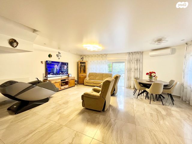 דו משפחתי, פסגת זאב, ירושלים