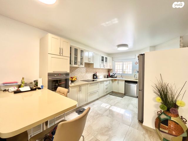 דו משפחתי, פסגת זאב, ירושלים