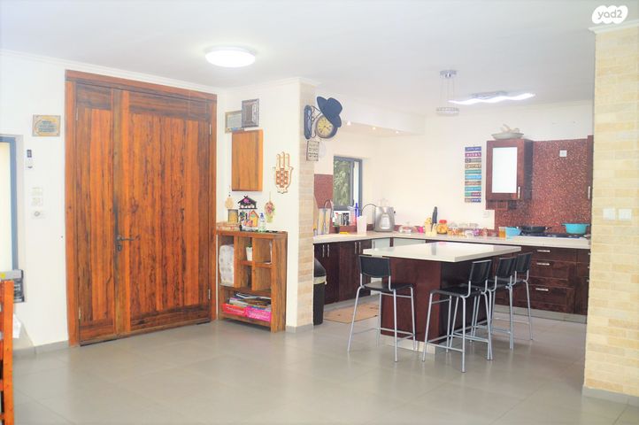 דו משפחתי, אורנית