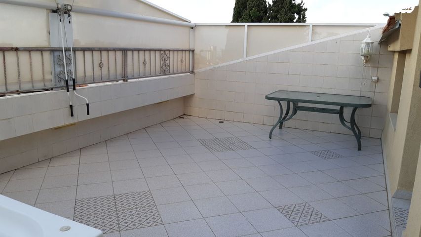 דו משפחתי, אינטרנשיונל, חיפה