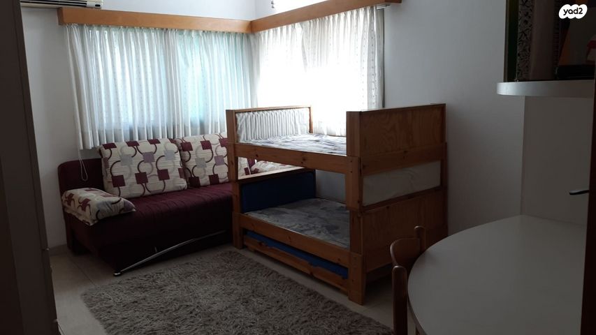 דו משפחתי, אינטרנשיונל, חיפה