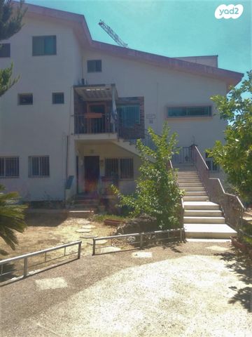 דו משפחתי, אינטרנשיונל, חיפה