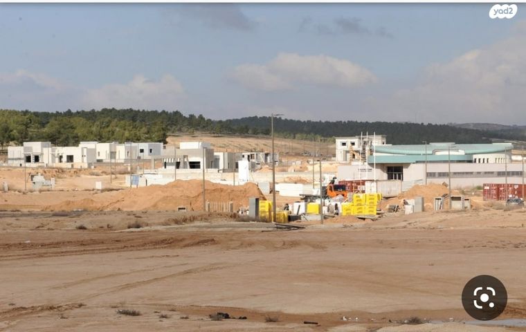 מגרשים, מיתר / כרמית