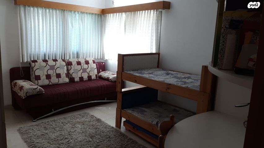 דו משפחתי, אינטרנשיונל, חיפה