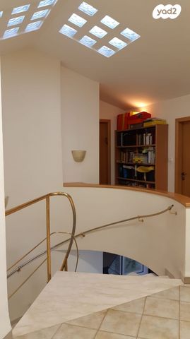 דו משפחתי, אינטרנשיונל, חיפה