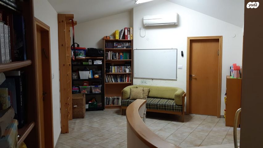 דו משפחתי, אינטרנשיונל, חיפה