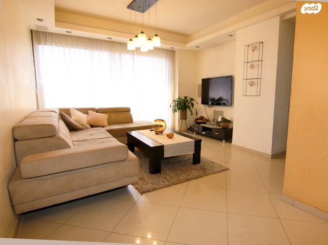 גג/ פנטהאוז, שמעון בן צבי, שטח 9, גבעתיים