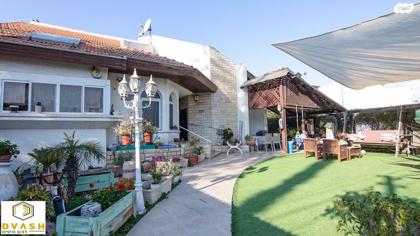 בית פרטי/ קוטג', לבנה, עומר