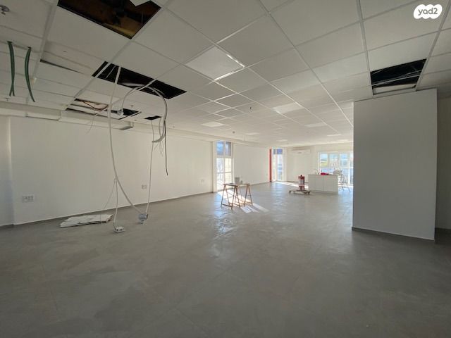 משרדים, קיסריה