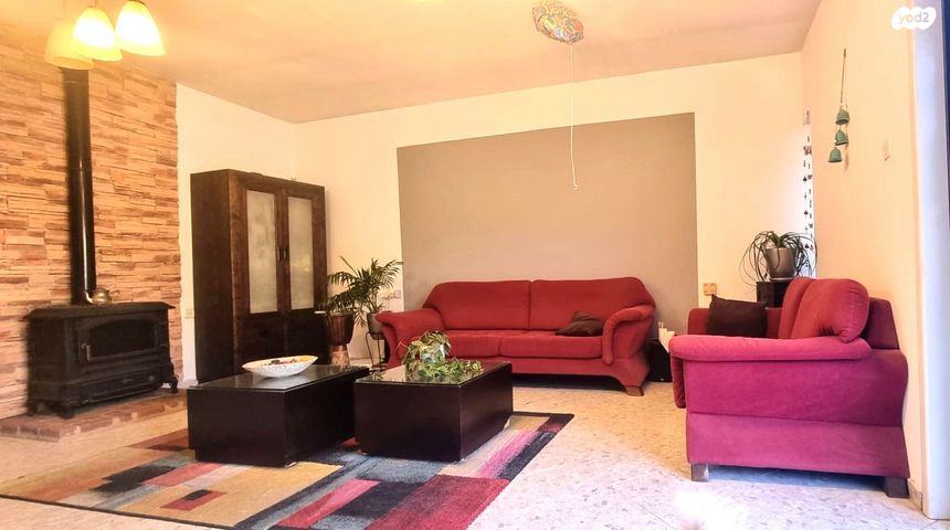 דו משפחתי, אורנית