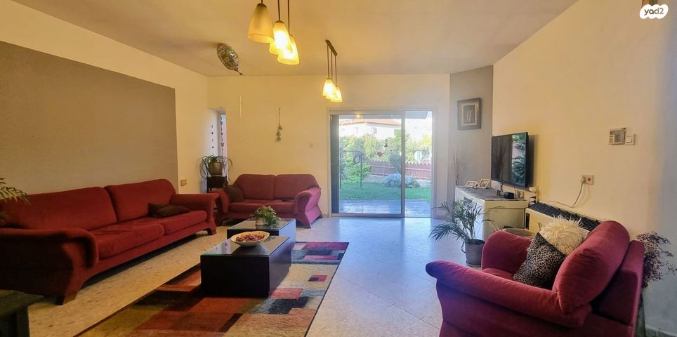 דו משפחתי, אורנית