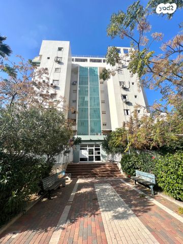 שקמים ואגמים