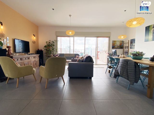 גג/ פנטהאוז, צבי הירשפלד 2, רמז, מערב ותיק, ראשון לציון