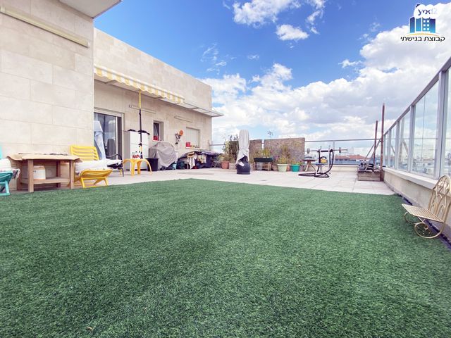 גג/ פנטהאוז, צבי הירשפלד 2, רמז, מערב ותיק, ראשון לציון