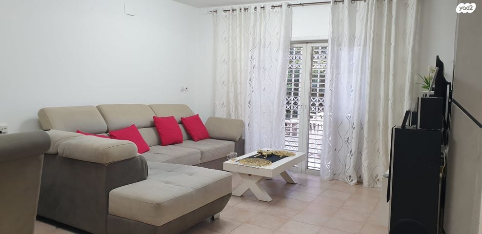 דו משפחתי, שערי תקווה