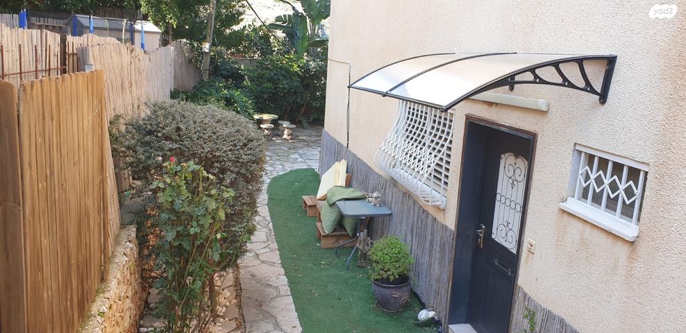 דו משפחתי, שערי תקווה