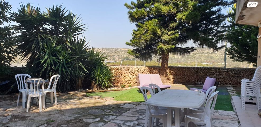 דו משפחתי, שערי תקווה