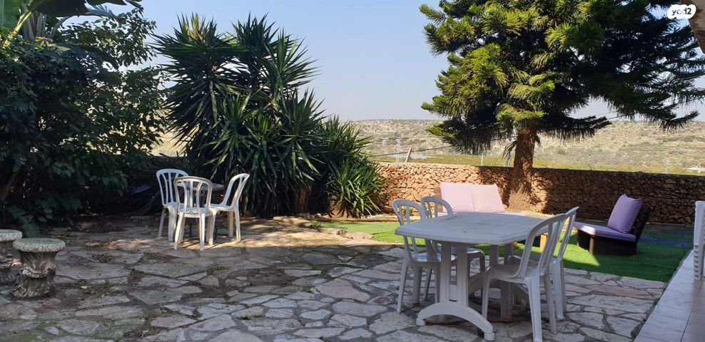 דו משפחתי, שערי תקווה