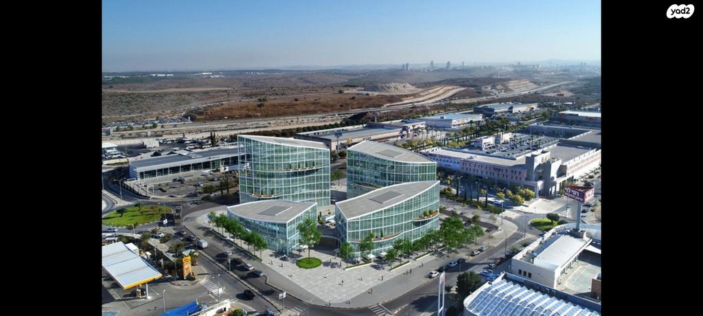 חנויות/ שטח מסחרי, מודיעין מכבים רעות