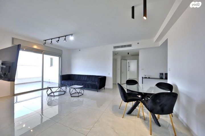 דירה, עפרה חזה, משכנות האומנים, קרית מוצקין