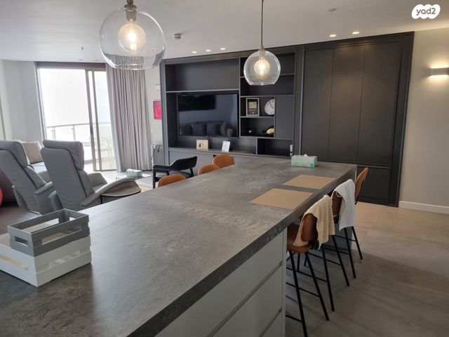 דירה, אלי לנדאו, הרצליה פיתוח, הרצליה